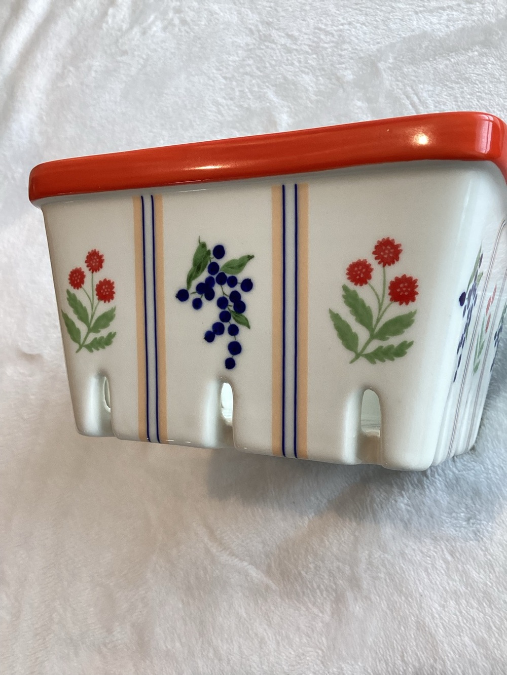 Anthropologie Berry Basket Large Lotta Stoneware New Red Strawberry Blueberry - Picture 10 of 13